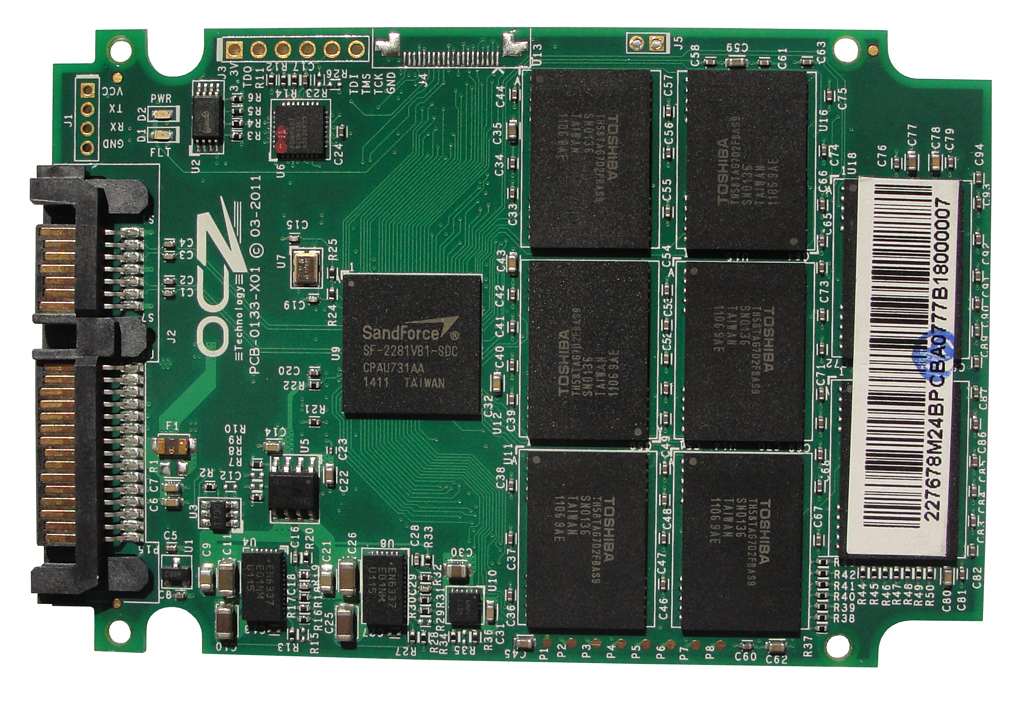 Unter die Haube gesehen: Das PCB der OCZ Vertex 3 Max IOPS mit 240 GB.