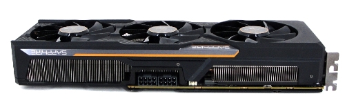 Die Sapphire Radeon R9 Fury Tri-X OC von der Seite.