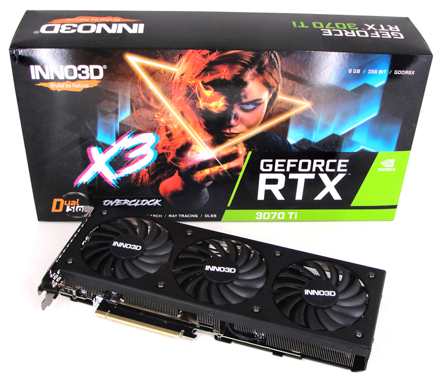 Die INNO3D GeForce RTX 3070 Ti X3 OC Grafikkarte samt Verpackung auf einen Blick.