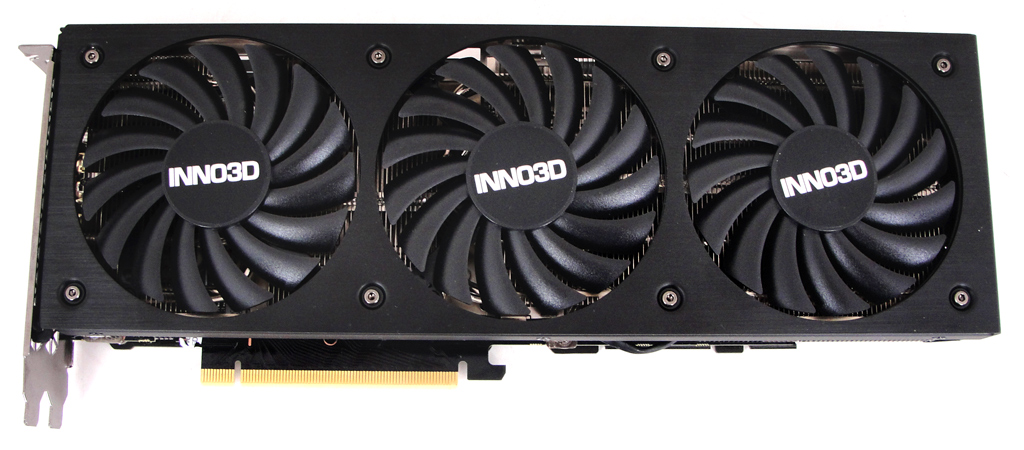 Drei 90-mm-Axial-Lüfter zeichnen sich für die Kühlung der GeForce-GPU verantwortlich.