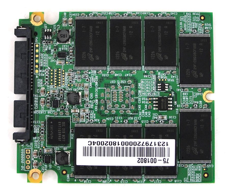 Insgesamt 16 MLC-NAND-Speicher finden auf der Neutron mit 240 GB Platz.