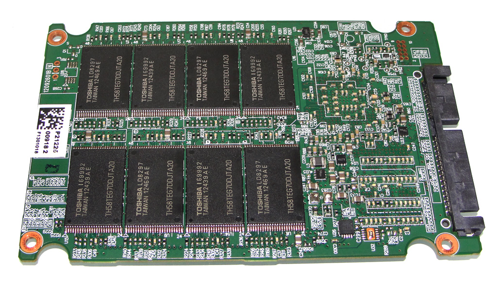 Insgesamt 16 MLC-NAND-Speicher finden auf der M5 Pro mit 256 GB Platz.