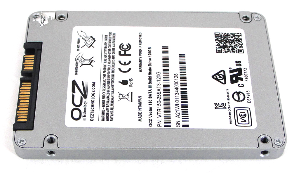 Insgesamt 16 MLC-NAND-Speicher finden auf der Vector mit 256 GB Platz.