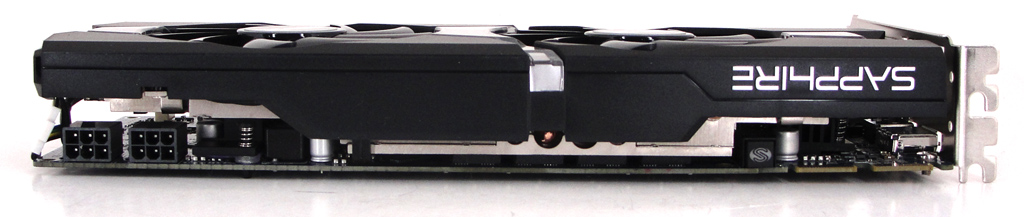 Die Radeon R9 280 Dual-X OC von Sapphire in der Seitenansicht.