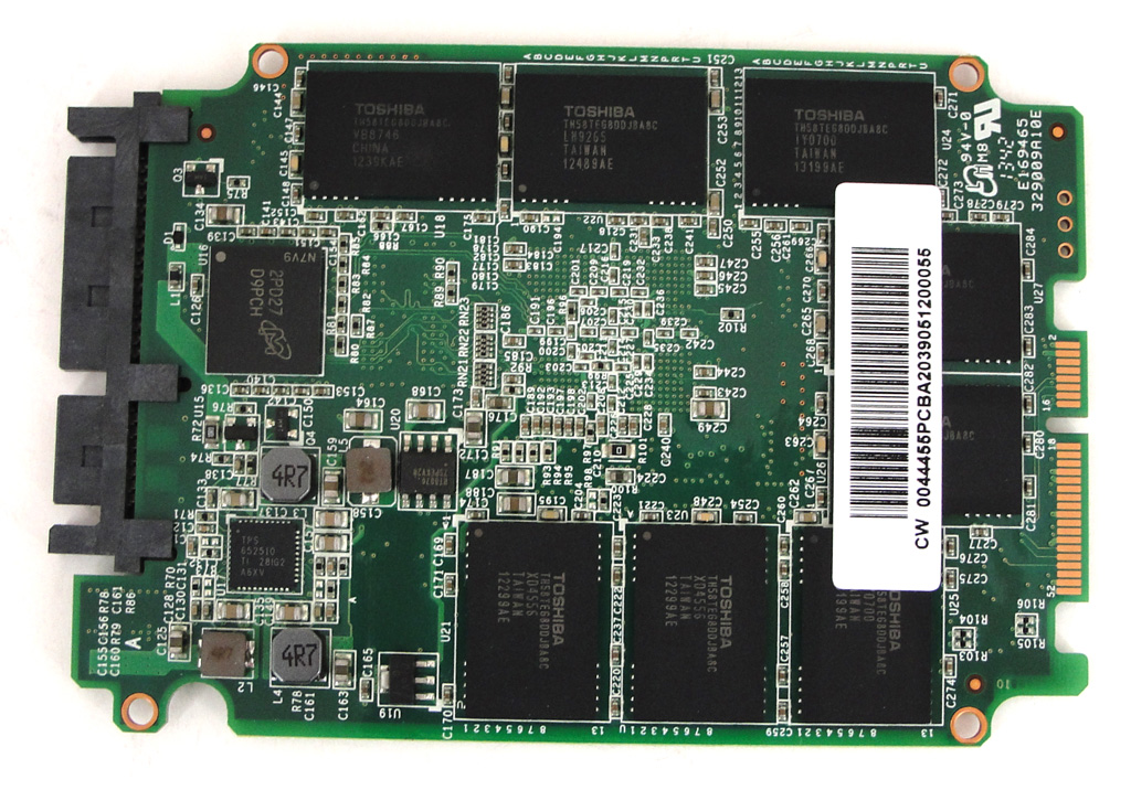 Die neuen 19 nm NAND-Speicher stammen aus den Fabrikhallen von Toshiba.