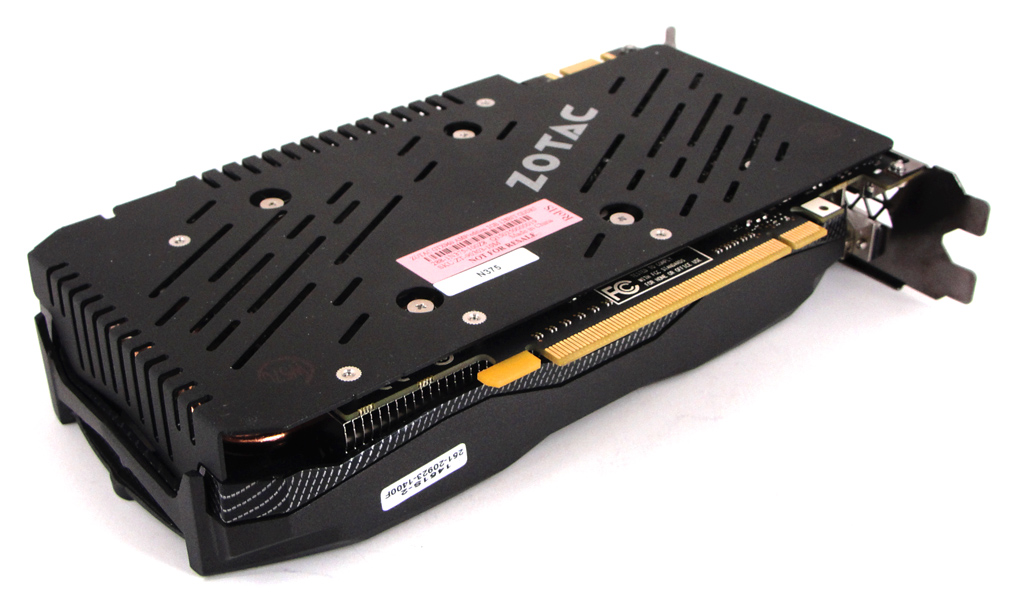 Auf der Rückseite der GTX 960 befindet sich eine großflächige Backplate.