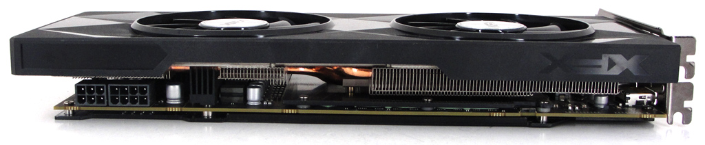 Die XFX Radeon R9 390X DD Black Edition von der Seite.