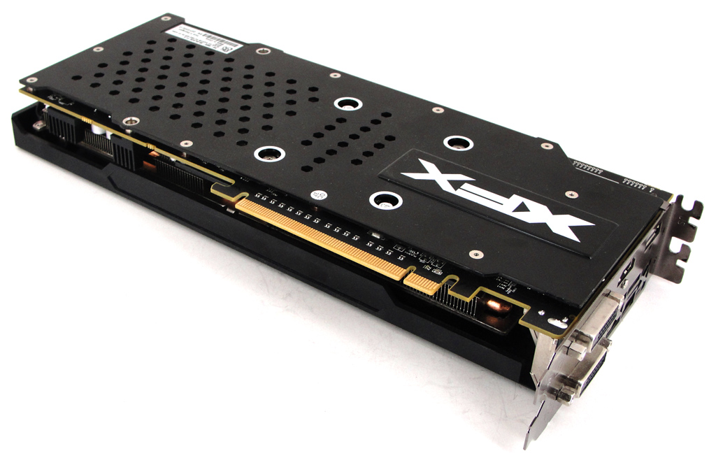 Die Radeon R9 390X DD Black Edition von XFX kommt mit massiver Backplate.