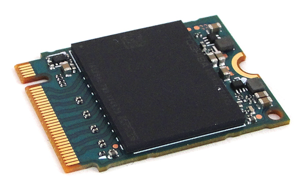 In einem einzelnen Package sind alle notwendigen Komponenten der SSD untergebracht.