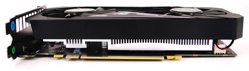 Für die Kühlung der GeForce GTX 1650 EX setzt KFA2 auf einen Dual-Slot-Kühler mit zwei Lüftern.