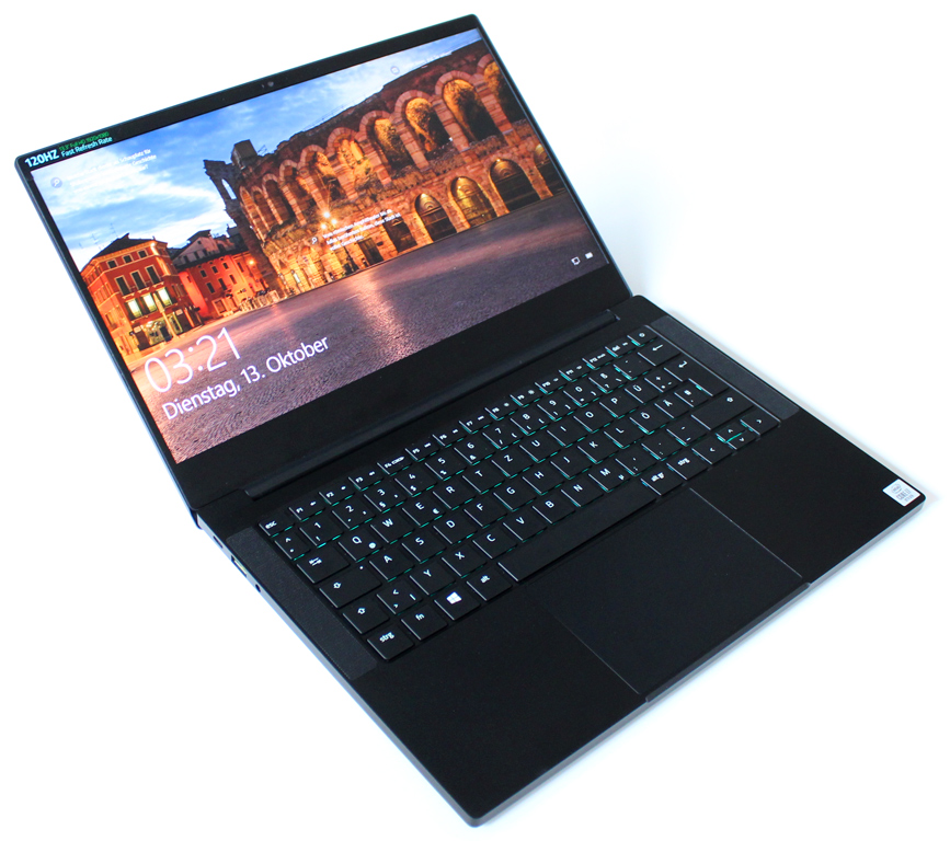 Das Razer Blade Stealth 13 als Modellvariante 2020 kommt mit dem bekannten Lieferumfang seines Vorgängers.