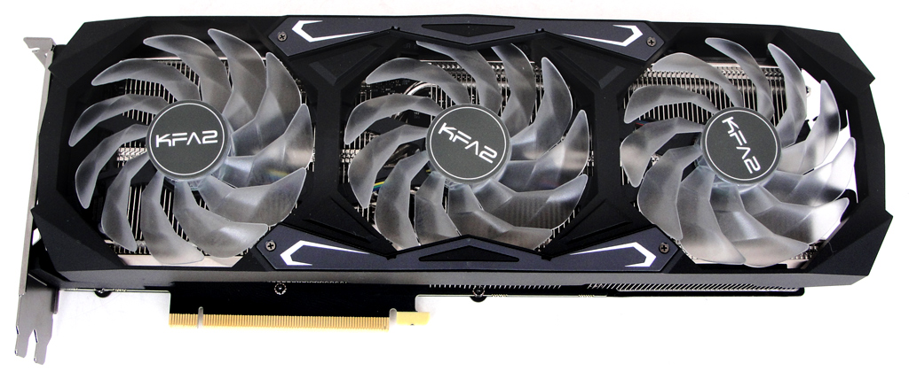 Drei 92-mm-Axial-Lüfter zeichnen sich für die Kühlung der GeForce-GPU verantwortlich.