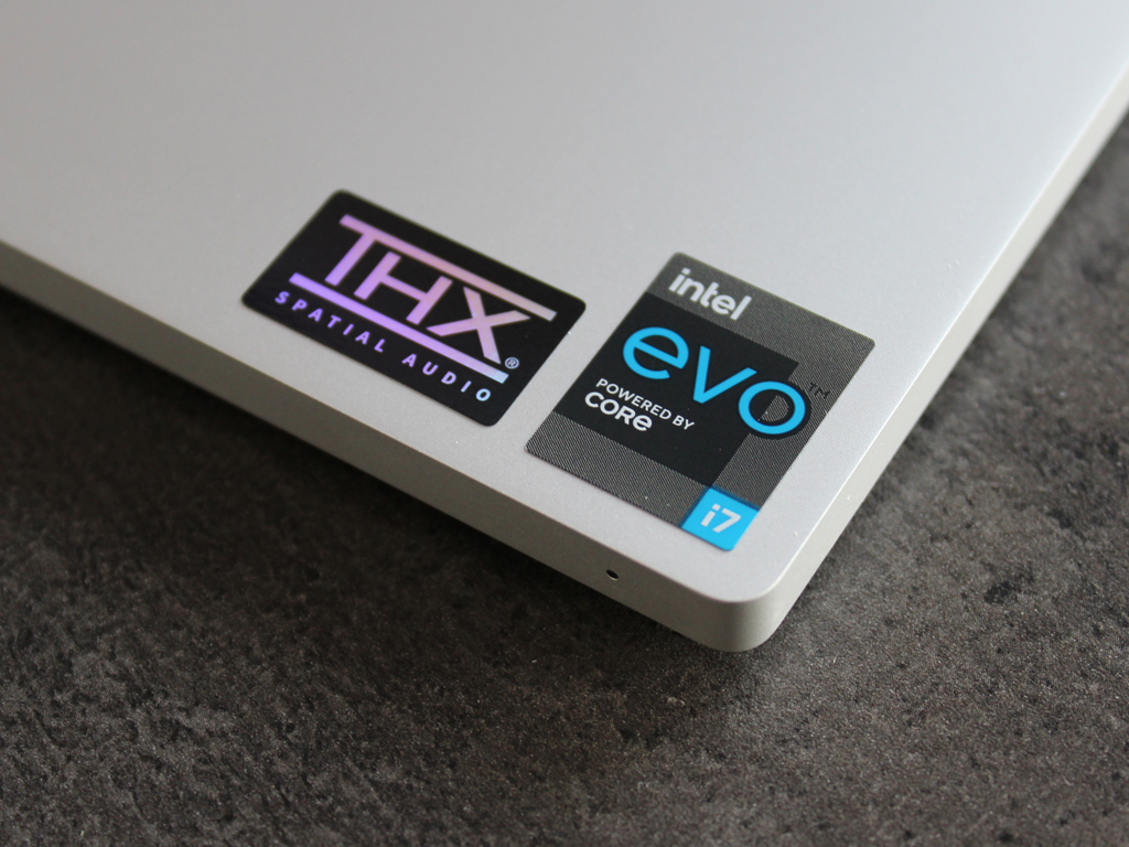 Intels Evo-Plattform mit 11th Gen Core-i7-Prozessor bildet die Basis des Razer Book 13.