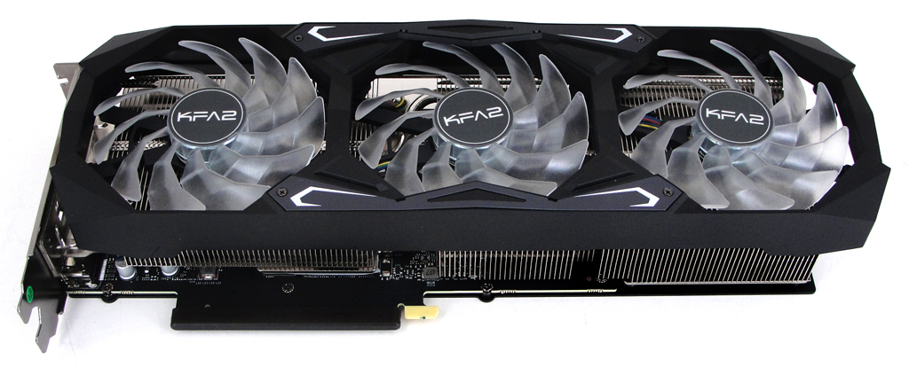 Drei 92-mm-Axial-Lüfter zeichnen sich für die Kühlung der GeForce-GPU verantwortlich.